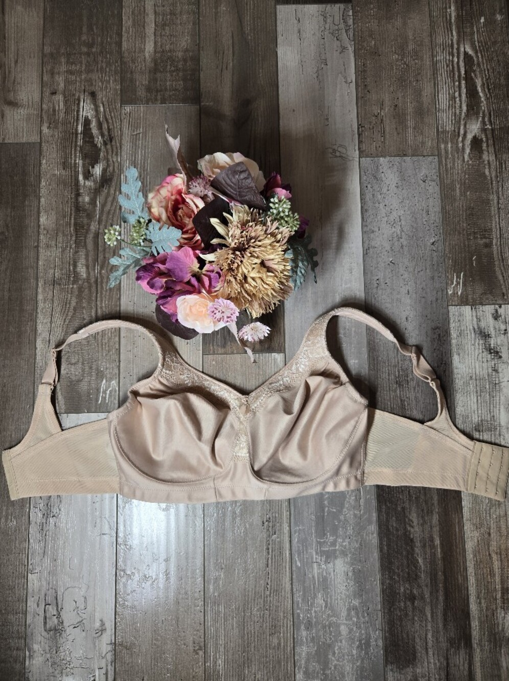 Glamorise MagicLift Seamless Firm Support Bra – Size 36DD – Nude